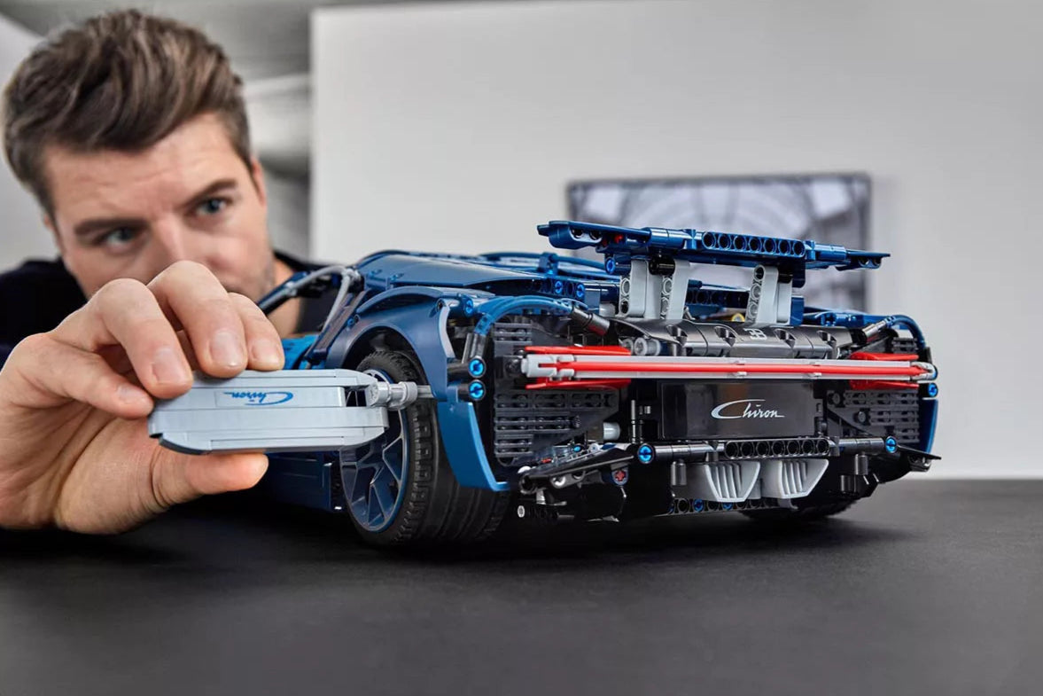 Bugatti Chiron 1:8 Building Car