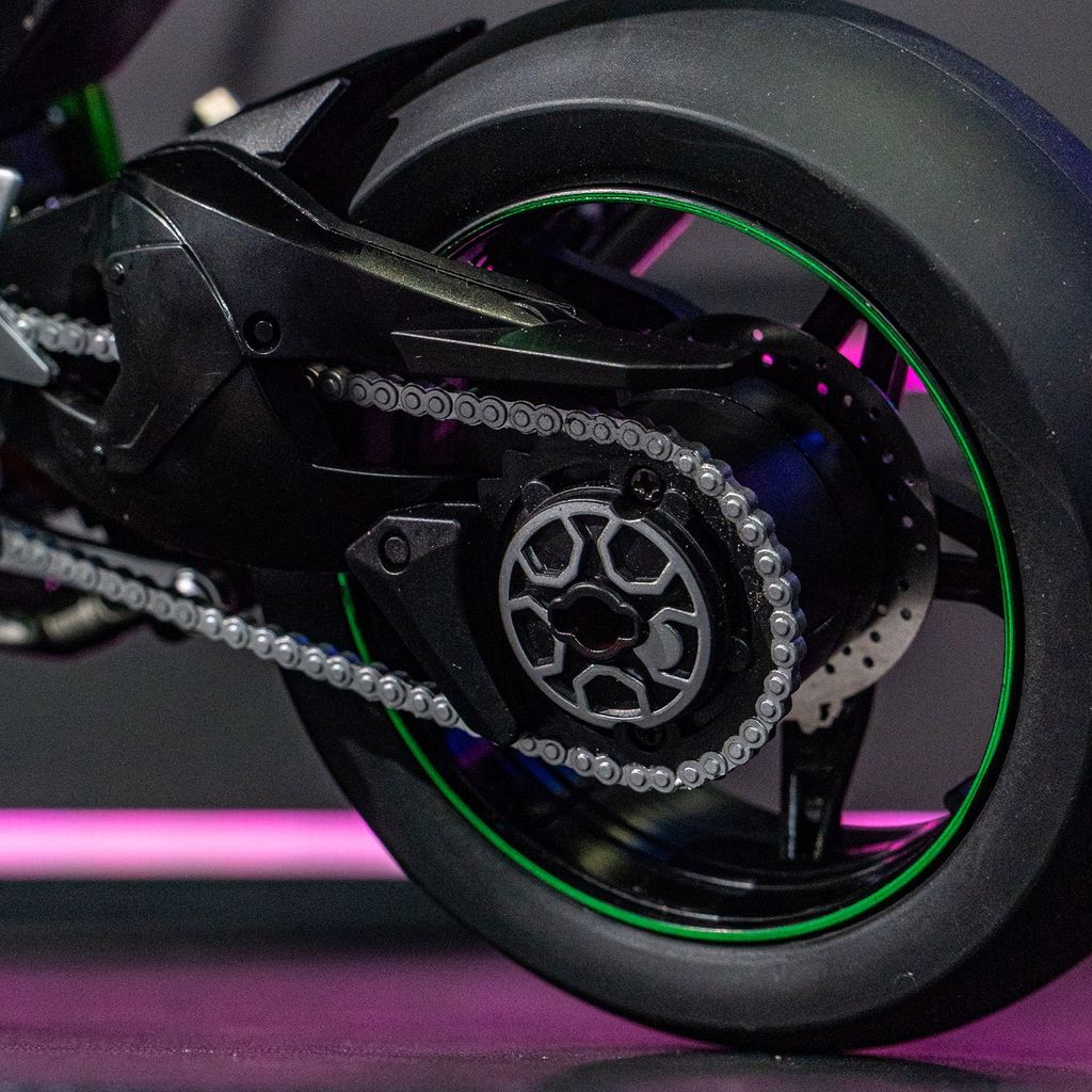 Kawasaki H2R 1:6 Diecast Model – Ignition & Spray