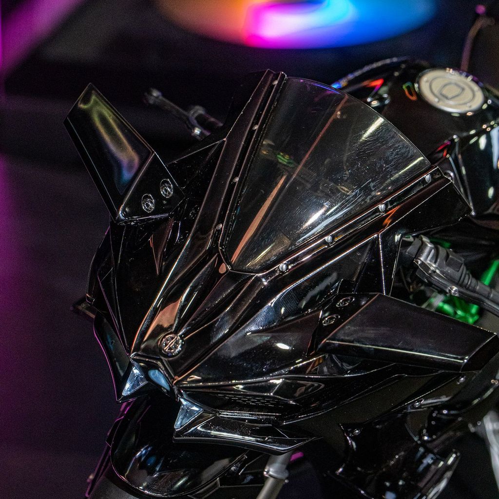 Kawasaki H2R 1:6 Diecast Model – Ignition & Spray