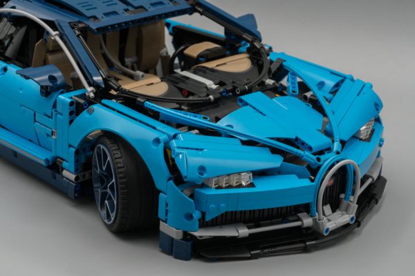 Bugatti Chiron 1:8 Building Car